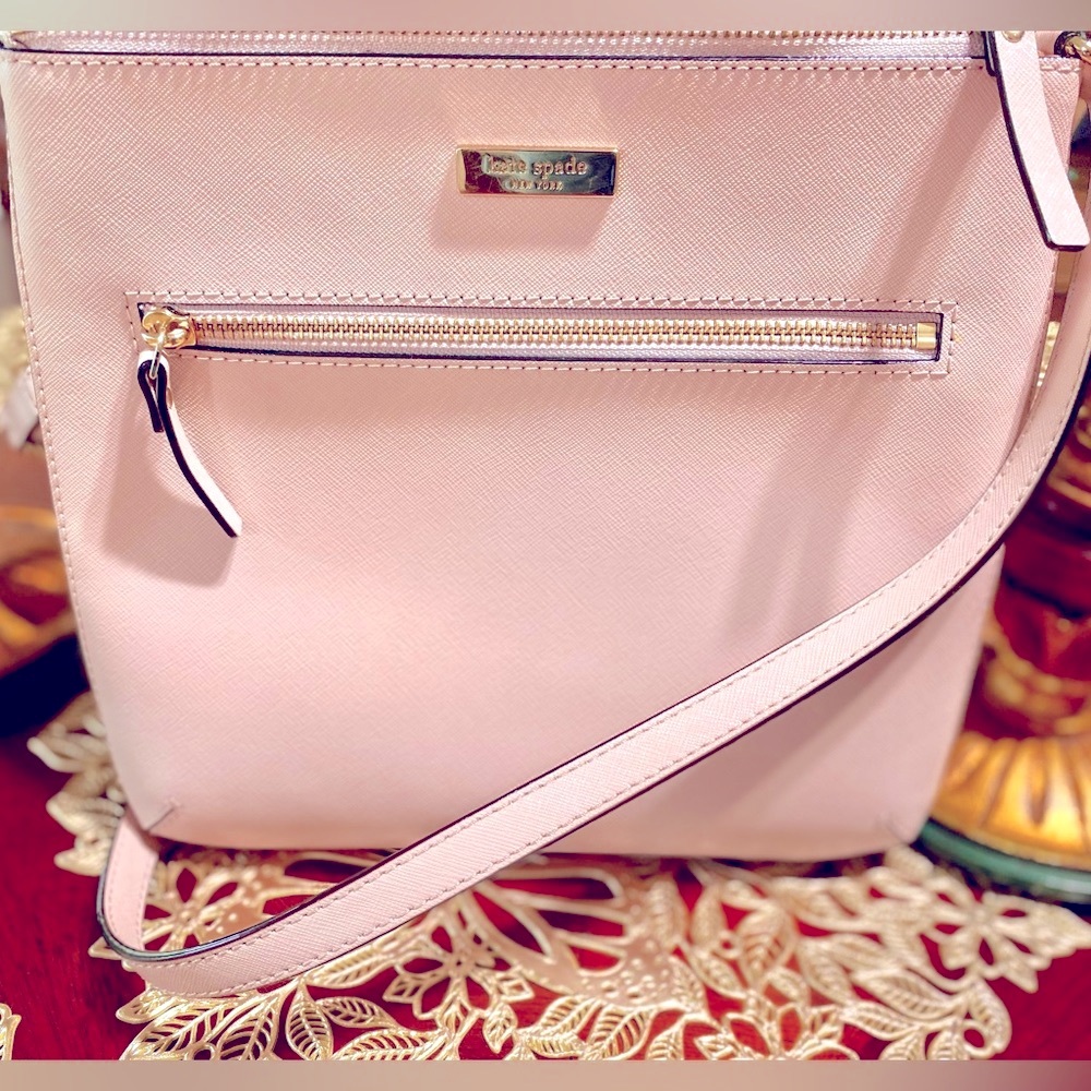 🔥🔥Kate Spade Neutral Soft Pink Leather Crossbody Purse With Pink Interior